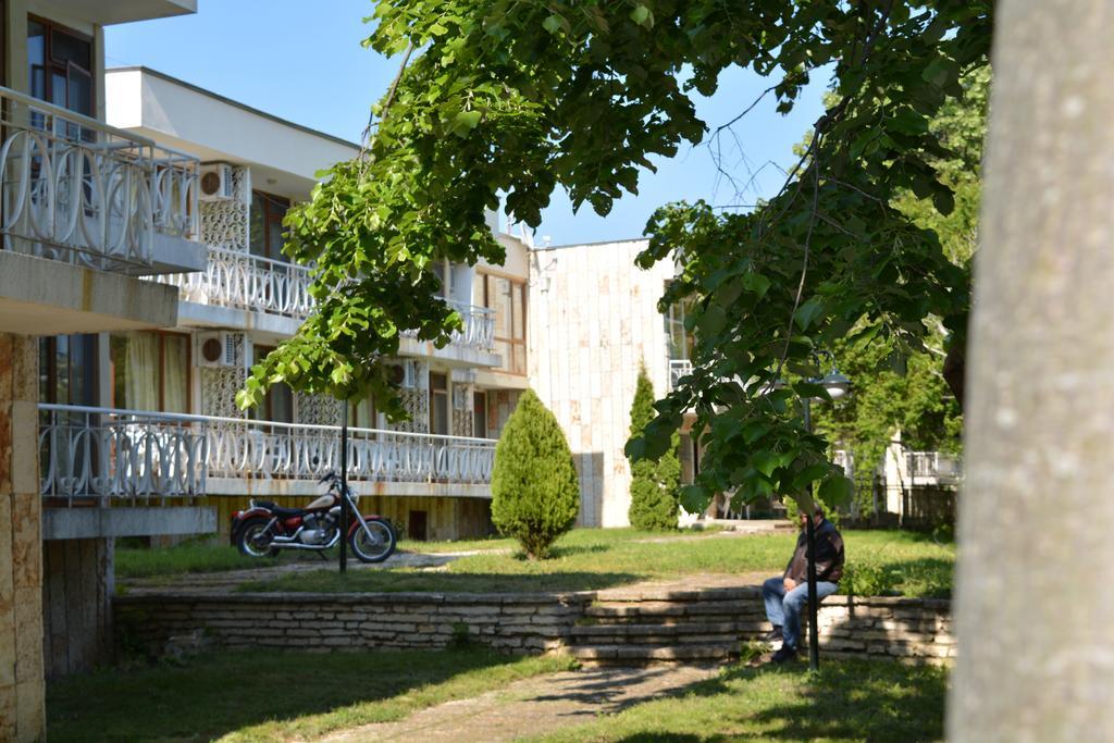 Sunshine Pearl Family Hotel Kavarna Exterior photo