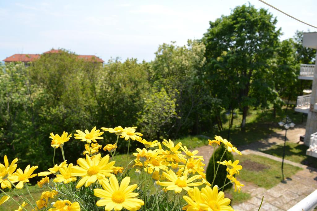 Sunshine Pearl Family Hotel Kavarna Exterior photo