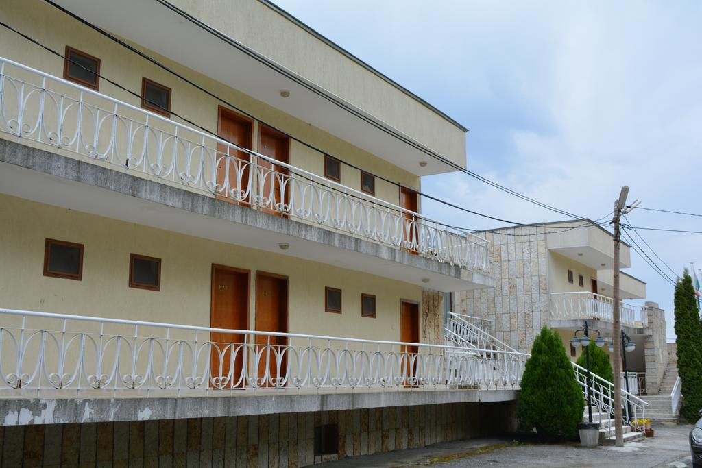 Sunshine Pearl Family Hotel Kavarna Exterior photo