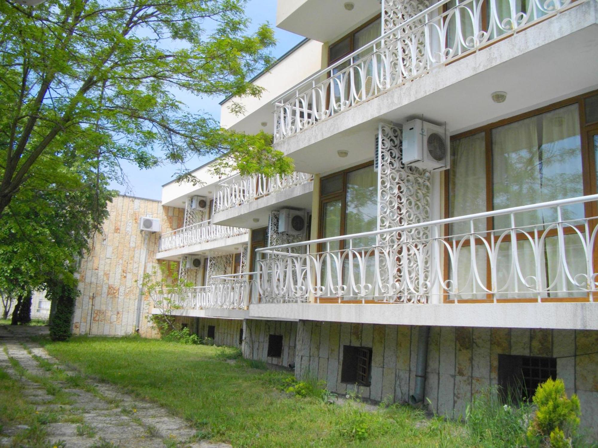 Sunshine Pearl Family Hotel Kavarna Exterior photo