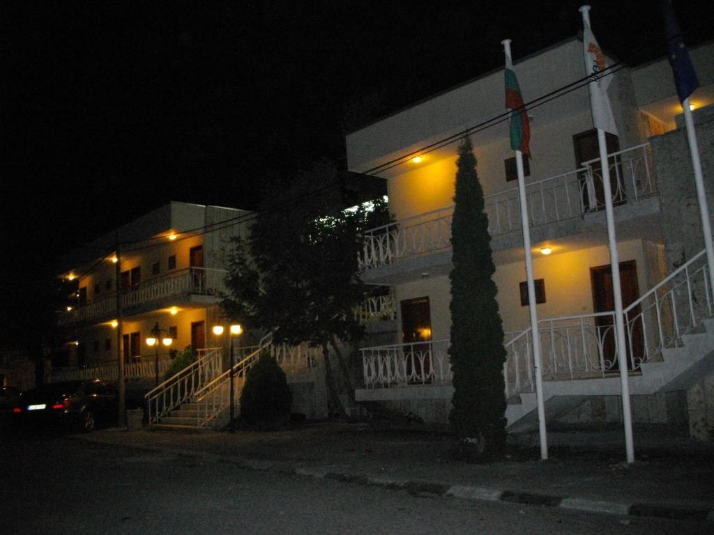 Sunshine Pearl Family Hotel Kavarna Exterior photo