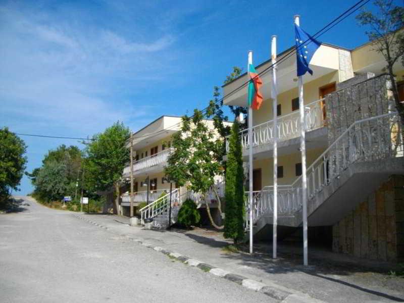 Sunshine Pearl Family Hotel Kavarna Exterior photo