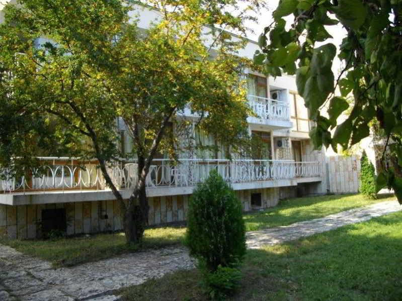 Sunshine Pearl Family Hotel Kavarna Exterior photo